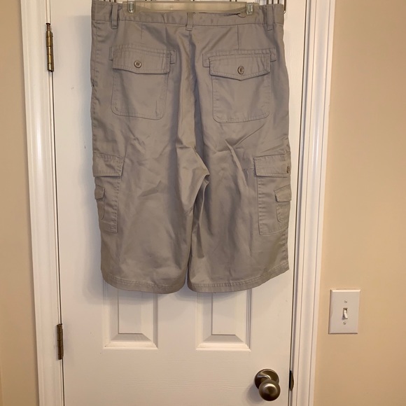 Khaki cargo shorts - Picture 2 of 2